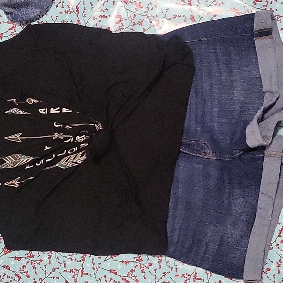 2 Jean Short Sets 1 Low Price - Picture 9 of 12